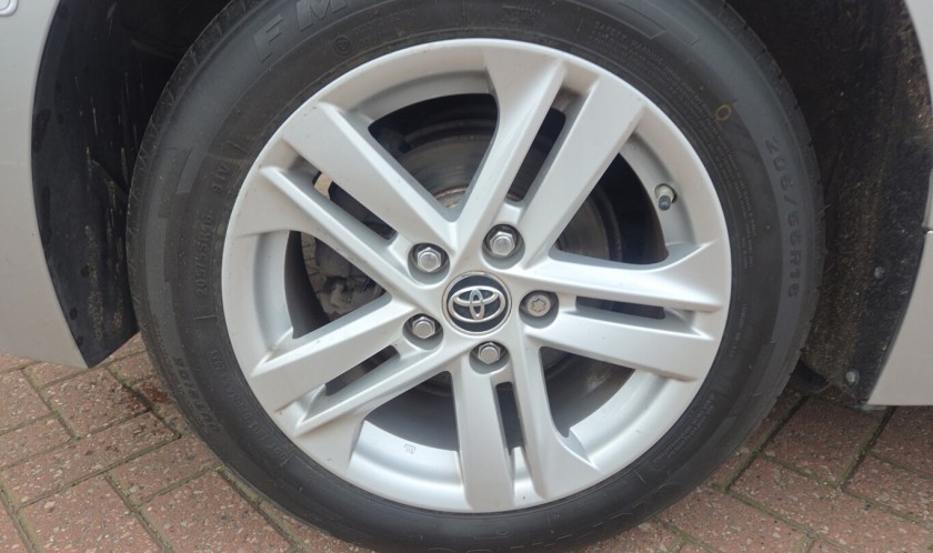 Toyota Corolla 1.8 Icon Tech Vvti Hev